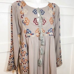 Monoreno embroidered tunic NWOT
